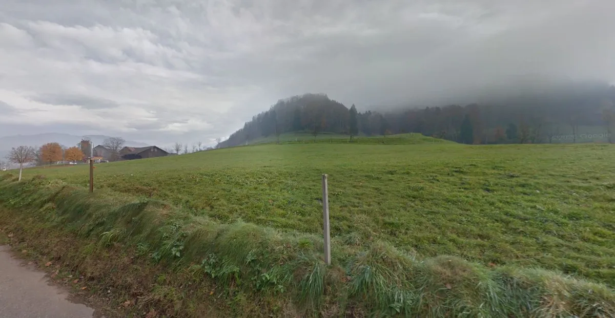 Blick auf den Batzberg, den höchsten Rütner Hügel.
